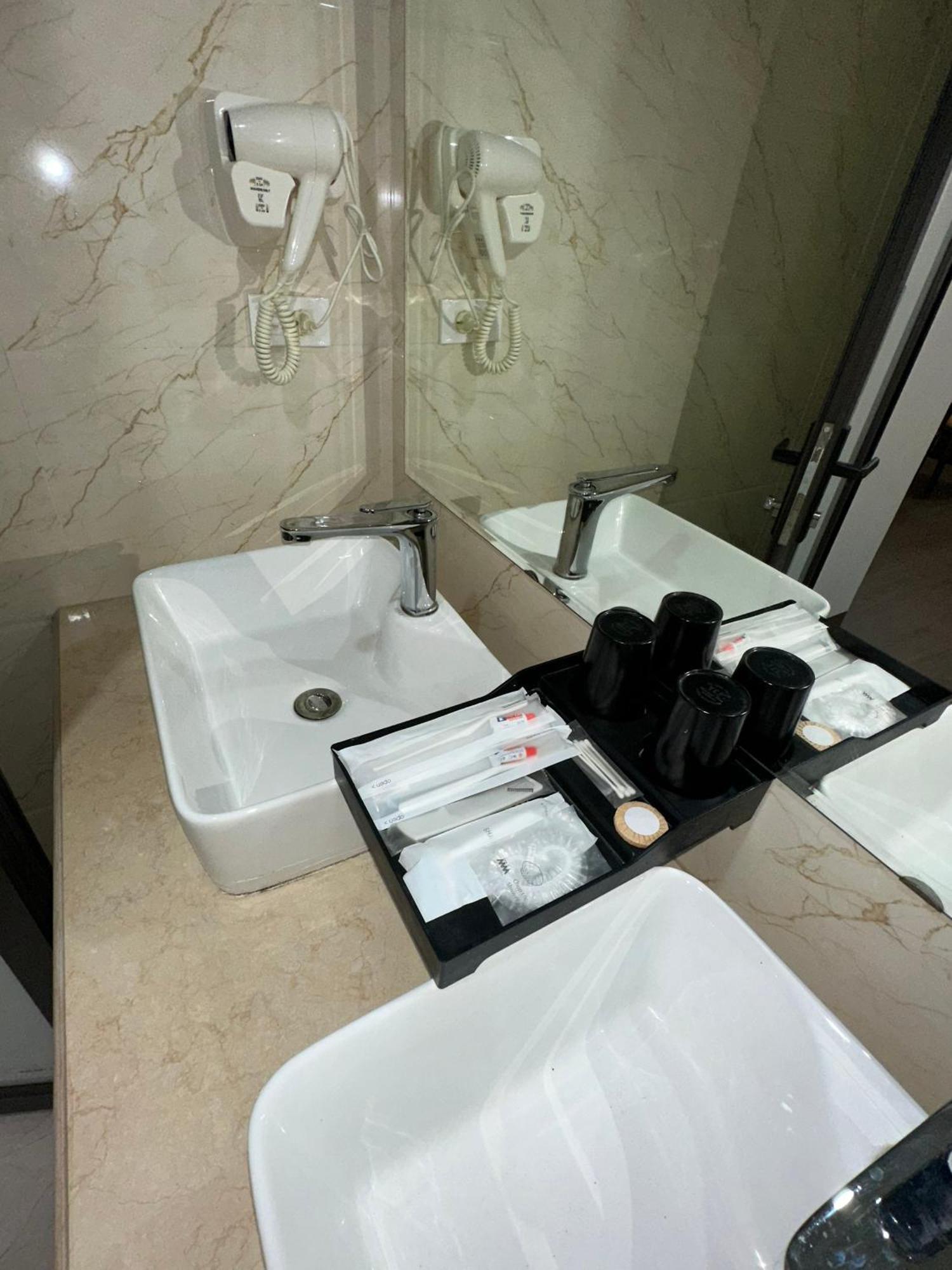 Vinh Khang Ha Long Hotel Exterior photo